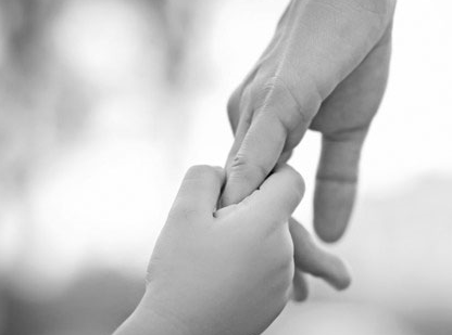 朱先生轉戶口親子鑒定發現撫養的兒子非親生，出生證只有母親名字